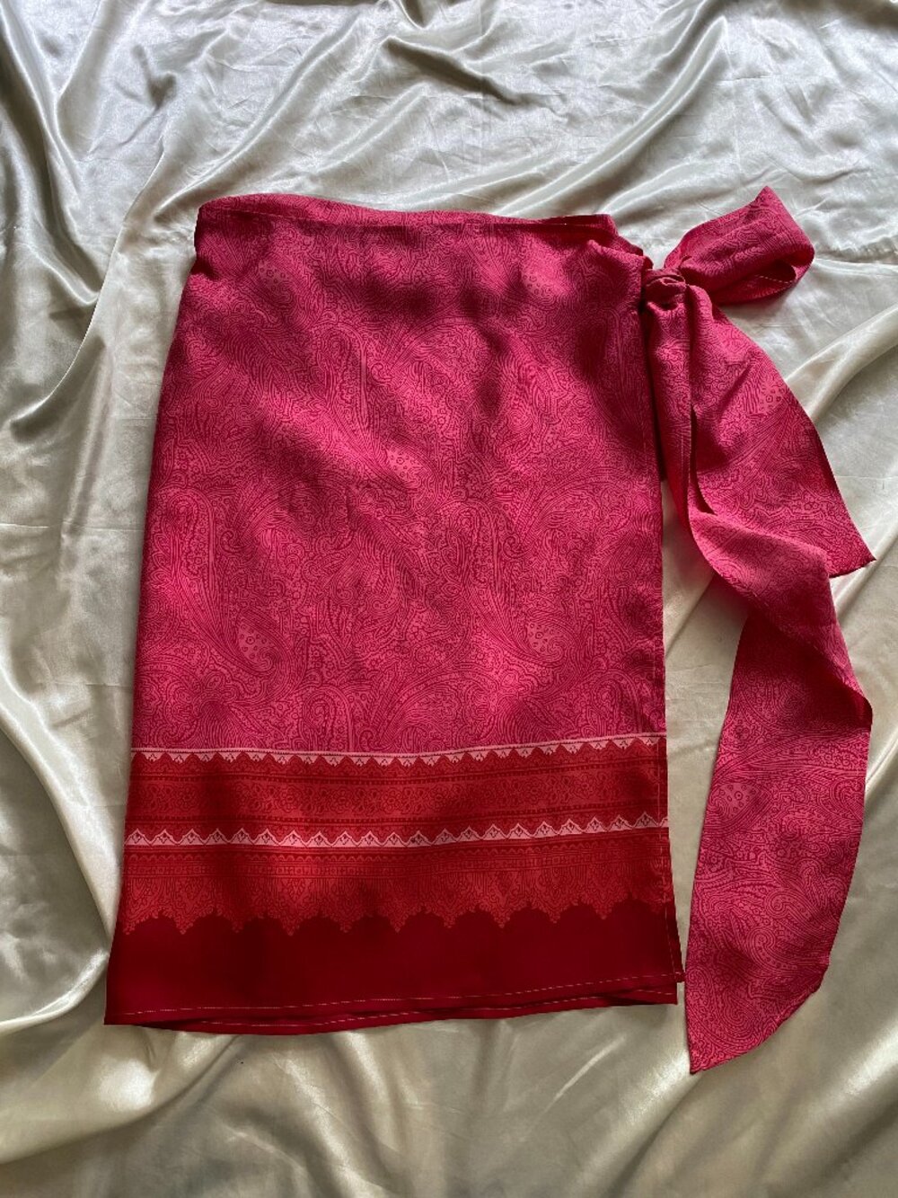 Vintage y2k 100% Silk Pink Red Paisley Boho Wrap Skirt Small Summer Beach
